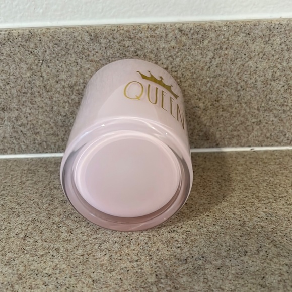 Rae Dunn Queen Makeup Holder - Picture 2 of 5